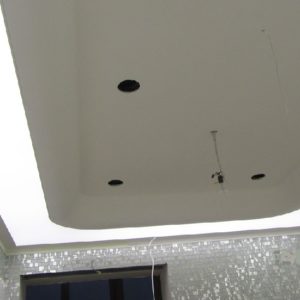 светодиодные потолки NEW LIGHT, обладающие уникальными свет пропускающими свойствами, а их установка по типу натяжных потолков позволяет создавать сложные светящиеся формы.