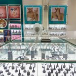 подсветка витрин в ювелирном магазине